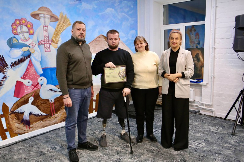 Разом із міністеркою у справах ветеранів Наталією Калмиковою передали сертифікати на житло 13 нашим воїнам Разом із міністеркою у справах ветеранів Наталією Калмиковою передали сертифікати на житло 13 нашим воїнам