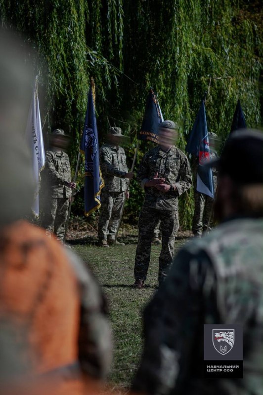 До лав ССО стають випускники 26-го Q-курсу
Це військовослужбовці з інших видів і родів військ ЗСУ До лав ССО стають випускники 26-го Q-курсу
Це військовослужбовці з інших видів і родів військ ЗСУ