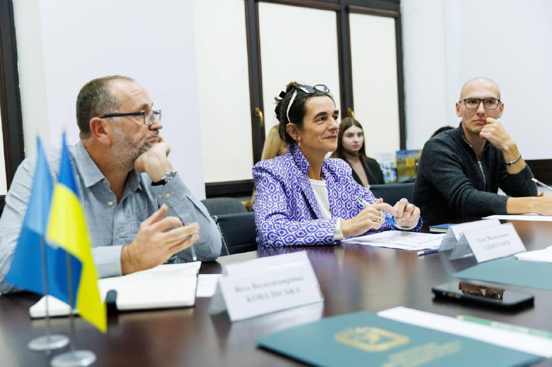 Мав робочу зустріч із новопризначеною Представницею УВКБ ООН в Україні Бернадетт Кастель-Голлінгсворт Мав робочу зустріч із новопризначеною Представницею УВКБ ООН в Україні Бернадетт Кастель-Голлінгсворт