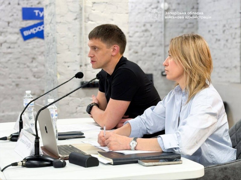 Волонтери, благодійники й обласна влада координують роботу для допомоги людям Волонтери, благодійники й обласна влада координують роботу для допомоги людям