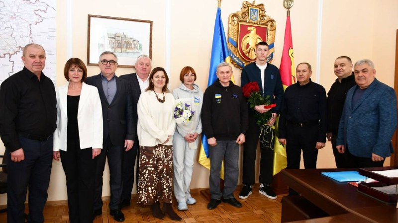 Сьогодні мав приємну нагоду зустрітися з нашим земляком, чемпіоном світу Олегом Дорощуком. Сьогодні мав приємну нагоду зустрітися з нашим земляком, чемпіоном світу Олегом Дорощуком.