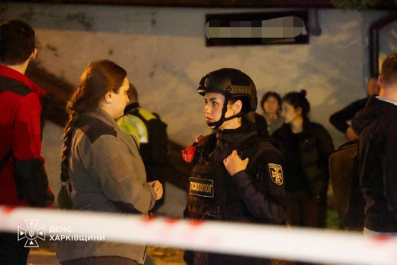 UPD: Харків: з-під завалів вилучено тіла трьох загиблих людей. Тривають гасіння пожежі та пошуково-рятувальні роботи на місці ракетного удару UPD: Харків: з-під завалів вилучено тіла трьох загиблих людей. Тривають гасіння пожежі та пошуково-рятувальні роботи на місці ракетного удару