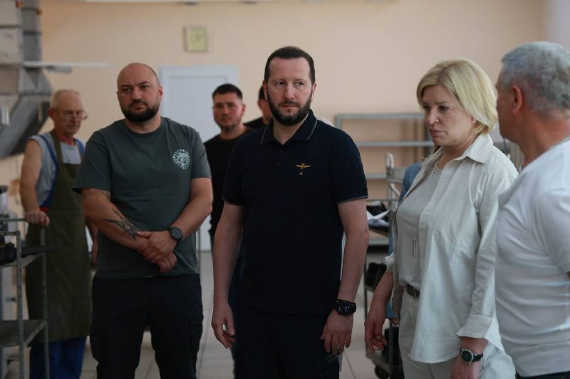 Відвідав Державне експериментальне протезно-ортопедичне підприємство. Відвідав Державне експериментальне протезно-ортопедичне підприємство.