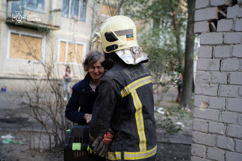 ‼️Серед уламків зруйнованого будинку в Києві рятувальники шукали всіх – і людей, і тварин ‼️Серед уламків зруйнованого будинку в Києві рятувальники шукали всіх – і людей, і тварин