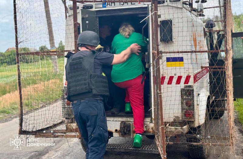 🚒 #Донеччина: з початку червня евакуаційна група «Фенікс» вивезла з прифронтових населених пунктів 57 людей 🚒 #Донеччина: з початку червня евакуаційна група «Фенікс» вивезла з прифронтових населених пунктів 57 людей