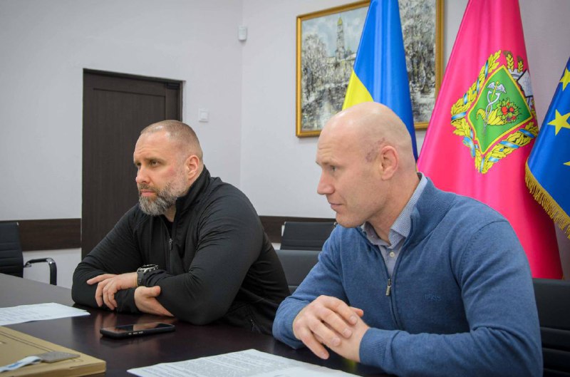 Провів зустріч із представниками Харківської обласної федерації шахів. Провів зустріч із представниками Харківської обласної федерації шахів.