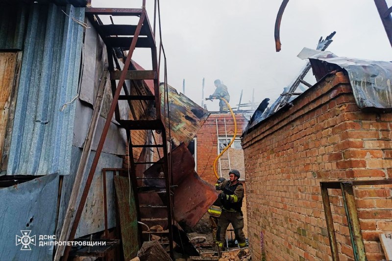 ❗Близько 40 разів вчора ввечері та протягом ночі росіяни атакували чотири райони Дніпропетровської області!
⬛ На Нікопольщині виникли пожежі ❗Близько 40 разів вчора ввечері та протягом ночі росіяни атакували чотири райони Дніпропетровської області!
⬛ На Нікопольщині виникли пожежі
