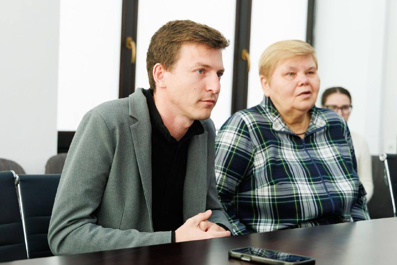 🥇 Привітав із золотою медаллю фехтувальника з Харківщини та його тренера. 🥇 Привітав із золотою медаллю фехтувальника з Харківщини та його тренера.