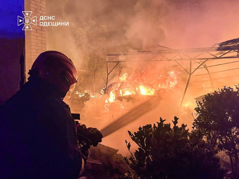 #Одещина: рятувальники ліквідували наслідки російської атаки
Унаслідок атаки окупантів у регіоні виникли пожежі та руйнування у двох районах. #Одещина: рятувальники ліквідували наслідки російської атаки
Унаслідок атаки окупантів у регіоні виникли пожежі та руйнування у двох районах.