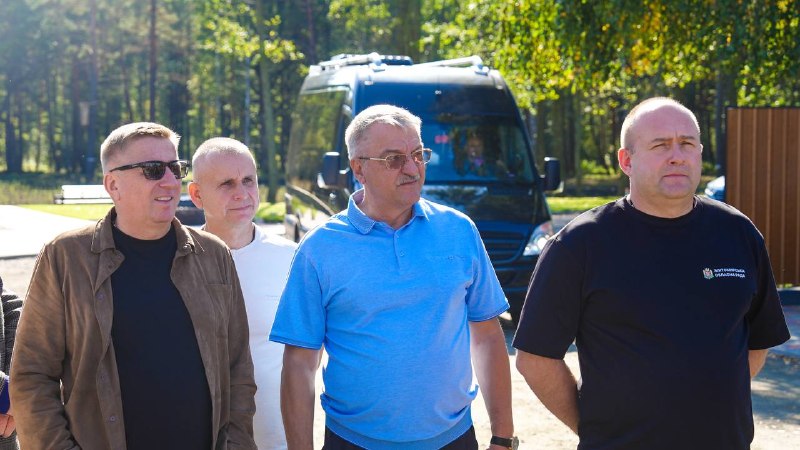Під час робочої поїздки на Олевщину привітав з прийдешнім професійним святом працівників обласного комунального підприємства «Житомироблагроліс». Під час робочої поїздки на Олевщину привітав з прийдешнім професійним святом працівників обласного комунального підприємства «Житомироблагроліс».