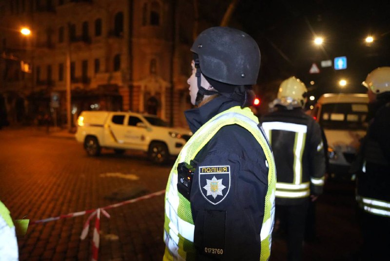 👮 Служити і захищати – основний принцип діяльності Національної поліції України.
Ваша повсякденна робота в мирний час 👮 Служити і захищати – основний принцип діяльності Національної поліції України.
Ваша повсякденна робота в мирний час