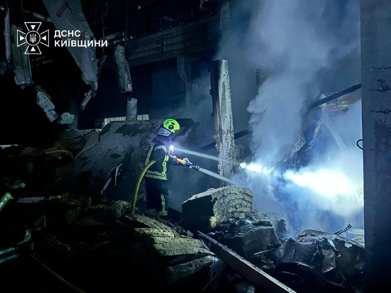 #Київщина: внаслідок ворожої атаки загинули 3 людини, 12 постраждали
Внаслідок російської ракетної атаки на... #Київщина: внаслідок ворожої атаки загинули 3 людини, 12 постраждали
Внаслідок російської ракетної атаки на...
