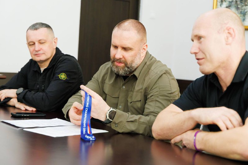 🥇 Привітав із золотою медаллю фехтувальника з Харківщини та його тренера. 🥇 Привітав із золотою медаллю фехтувальника з Харківщини та його тренера.