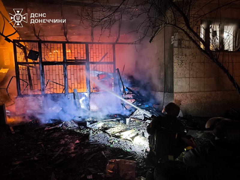❗Черговий російський удар по Донеччині: рятувальники ліквідували наслідки атак у Лимані та Краматорську ❗Черговий російський удар по Донеччині: рятувальники ліквідували наслідки атак у Лимані та Краматорську