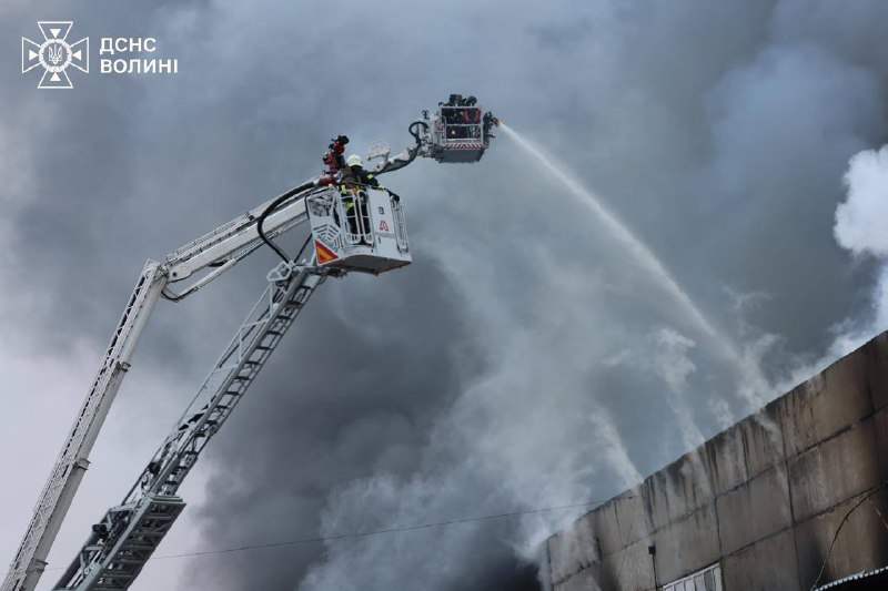 Ніч була важкою.
росія знову била по цивільній інфраструктурі дронами та ракетами. Ніч була важкою.
росія знову била по цивільній інфраструктурі дронами та ракетами.