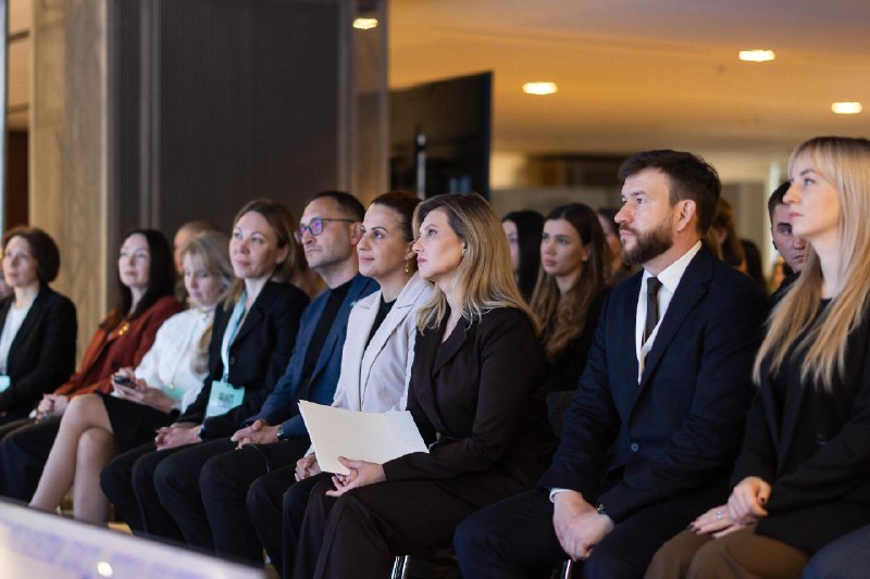 🫂 Підтримка тих, хто підтримує всіх - саме під цим гаслом відбувся III Форум ментального здоров’я за участі Першої леді Олени Зеленської. 🫂 Підтримка тих, хто підтримує всіх - саме під цим гаслом відбувся III Форум ментального здоров’я за участі Першої леді Олени Зеленської.