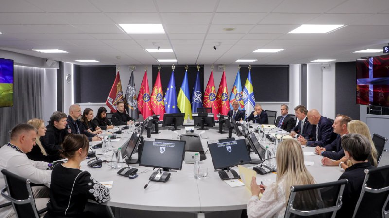 🇺🇦🇩🇰 Україна посилює промислову співпрацю з Данією.
Про це говорили на зустрічі в Києві з Міністром оборони... 🇺🇦🇩🇰 Україна посилює промислову співпрацю з Данією.
Про це говорили на зустрічі в Києві з Міністром оборони...