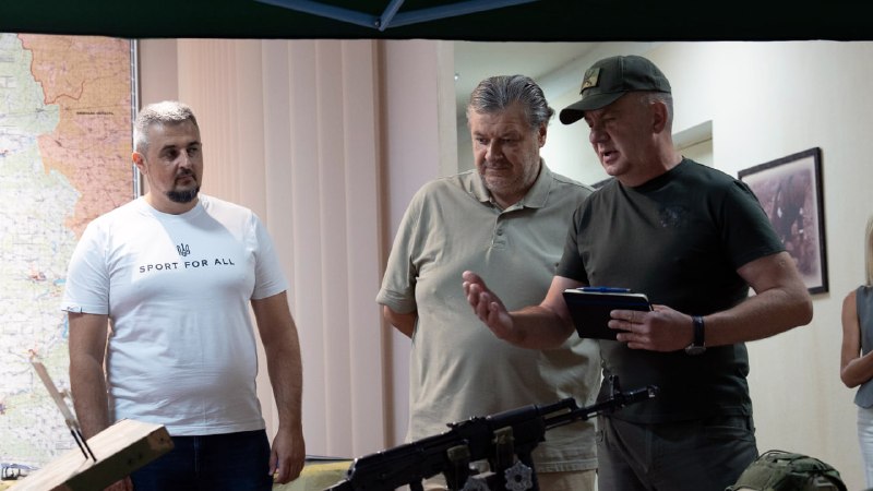 Провів зустріч із командою Житомирського обласного центру підготовки громадян до національного спротиву. Провів зустріч із командою Житомирського обласного центру підготовки громадян до національного спротиву.