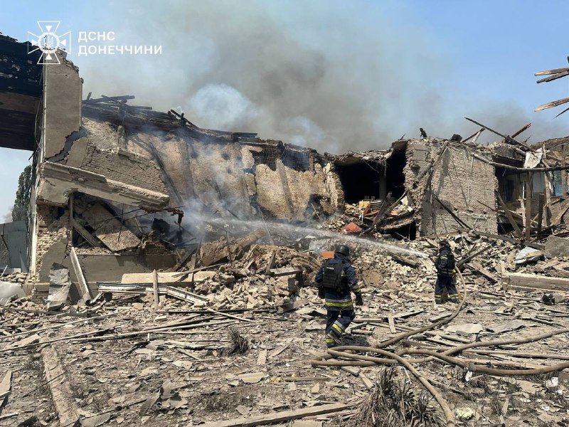 ‼️Донеччина: одна людина загинула. Рятувальники локалізували пожежу під повторними обстрілами ‼️Донеччина: одна людина загинула. Рятувальники локалізували пожежу під повторними обстрілами