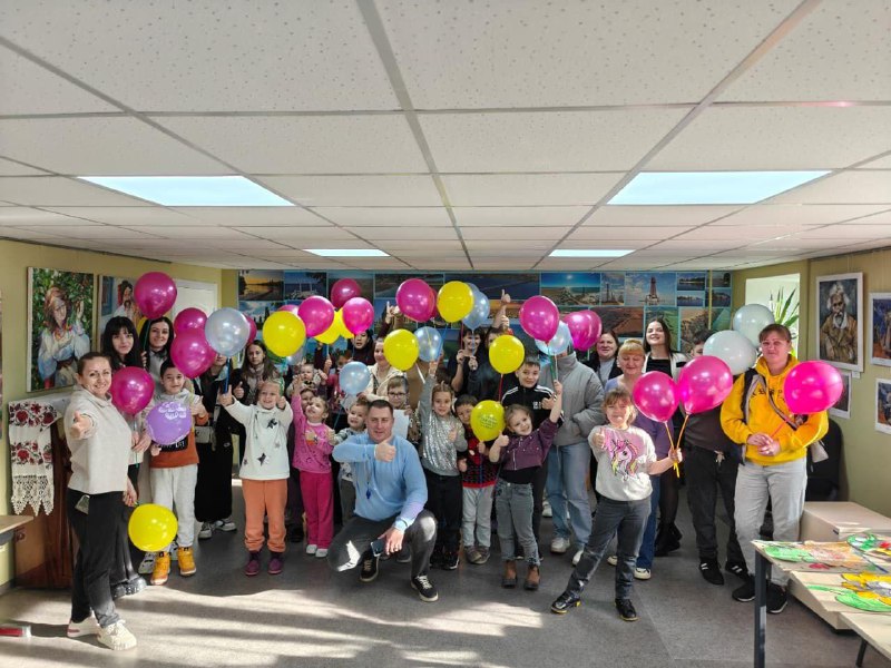 Вимушені переселенці з Херсонщини, які проживають у Дніпрі, продовжують отримувати допомогу та підтримку в гуманітарному центрі «Вільні разом». Вимушені переселенці з Херсонщини, які проживають у Дніпрі, продовжують отримувати допомогу та підтримку в гуманітарному центрі «Вільні разом».