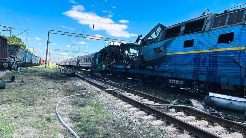 Внаслідок ворожої атаки БПЛА в Запорізькій області зазнав пошкоджень пасажирський поїзд Внаслідок ворожої атаки БПЛА в Запорізькій області зазнав пошкоджень пасажирський поїзд