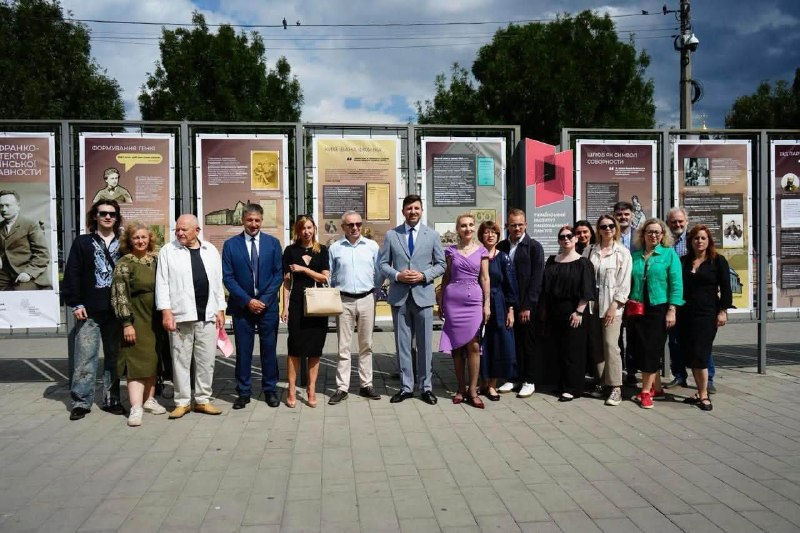 “АРХІТЕКТОР УКРАЇНСЬКОЇ ДЕРЖАВНОСТИ”: НА ПОДОЛІ ВІДКРИЛАСЯ ВИСТАВКА ДО 170-річчя ІВАНА ФРАНКА “АРХІТЕКТОР УКРАЇНСЬКОЇ ДЕРЖАВНОСТИ”: НА ПОДОЛІ ВІДКРИЛАСЯ ВИСТАВКА ДО 170-річчя ІВАНА ФРАНКА