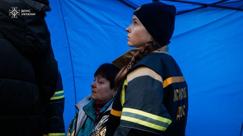 #Київ: рятувальники деблокували з-під завалів у 9-поверхівці Деснянського району ще одне тіло #Київ: рятувальники деблокували з-під завалів у 9-поверхівці Деснянського району ще одне тіло