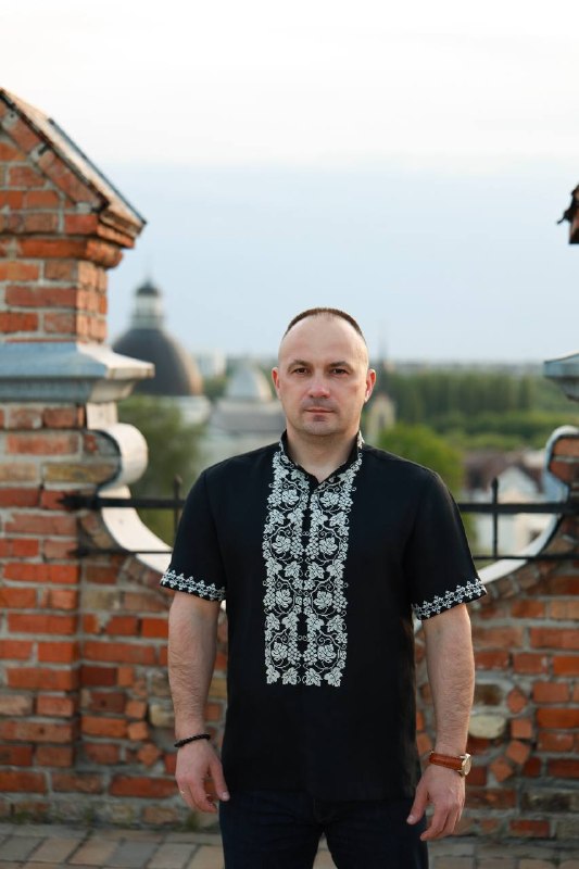 Вишиванка – це наш символ єдності, сили та ідентичності. Її справедливо називають генетичним кодом нації Вишиванка – це наш символ єдності, сили та ідентичності. Її справедливо називають генетичним кодом нації