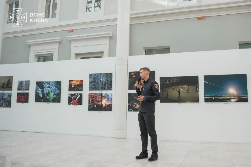 🖼 «Рятувати столицю»: у Києві відкрили виставку документальної фотографії про роботу рятувальників під час повномасштабної війни 🖼 «Рятувати столицю»: у Києві відкрили виставку документальної фотографії про роботу рятувальників під час повномасштабної війни