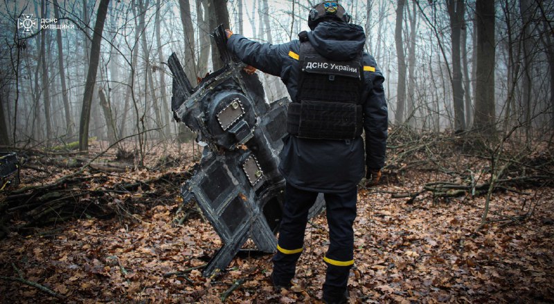 #Київщина: сапери вилучили бойову частину БпЛА “Герань-2” у Богуславській громаді
Фахівці ДСНС ретельно обстежили територію #Київщина: сапери вилучили бойову частину БпЛА “Герань-2” у Богуславській громаді
Фахівці ДСНС ретельно обстежили територію