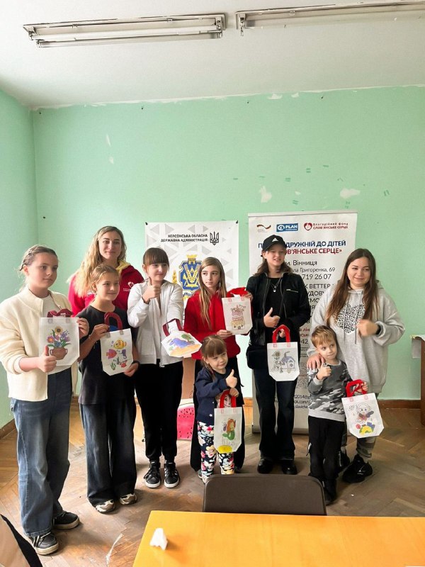 🎨 У координаційному центрі «Вільні разом» у Вінниці відбувся майстер-клас із розпису шоперів для дітей 🎨 У координаційному центрі «Вільні разом» у Вінниці відбувся майстер-клас із розпису шоперів для дітей