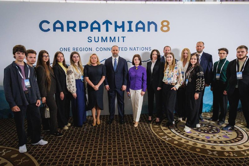 🔹Беру участь у першому Карпатському саміті, який стартував під головуванням Президента України Володимира Зеленського. 🔹Беру участь у першому Карпатському саміті, який стартував під головуванням Президента України Володимира Зеленського.