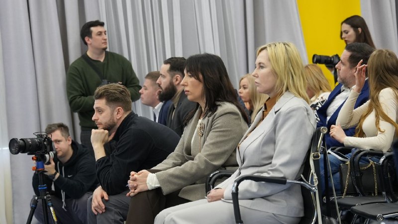 Сучасна освіта - це фундамент того, якою буде Україна через десять чи двадцять років. Сучасна освіта - це фундамент того, якою буде Україна через десять чи двадцять років.