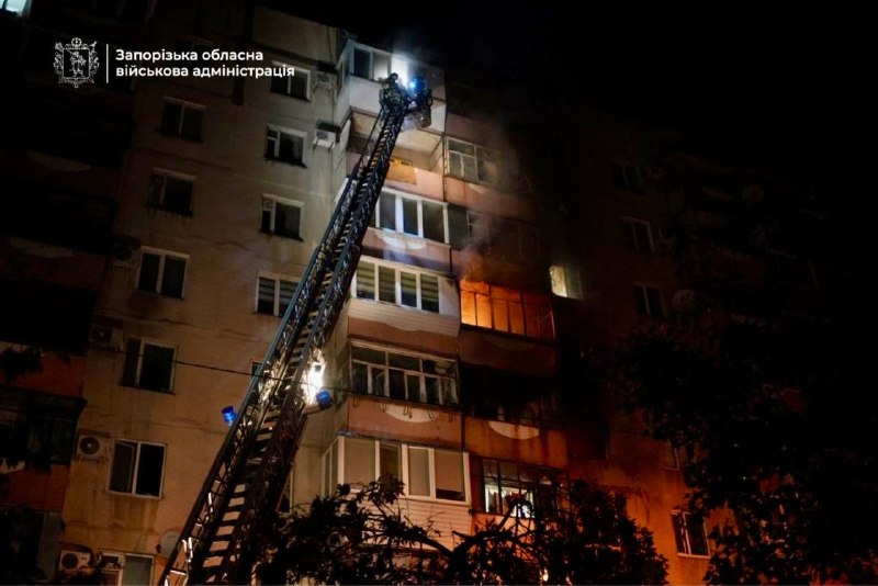 Наразі триває рятувальна операція після влучання в багатоповерхівку Наразі триває рятувальна операція після влучання в багатоповерхівку