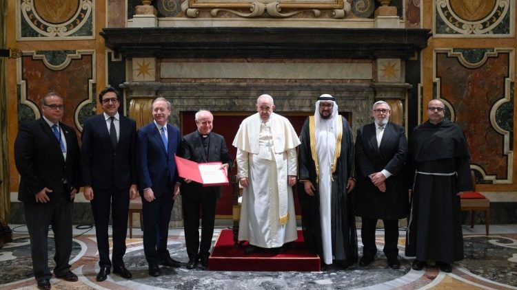 Папа: ніколи не можна доручати алгоритмові рішення про долю людини