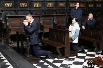 Президент Польщі під час візиту до Львова молився у Львівській катедрі Президент Польщі під час візиту до Львова молився у Львівській катедрі