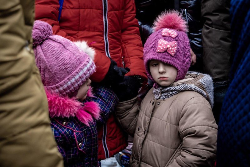 Жодна дитина в світі не повинна бачити жахіття війни! Не повинна тікати зі своєї улюбленої домівки Жодна дитина в світі не повинна бачити жахіття війни! Не повинна тікати зі своєї улюбленої домівки