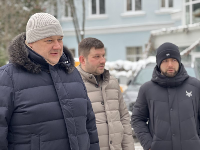 Сьогодні вдруге за тиждень передаємо спільно з Гуманітарним Хабом «Житомир» гуманітарну допомогу – автомобілі для працівників Служби безпеки України Сьогодні вдруге за тиждень передаємо спільно з Гуманітарним Хабом «Житомир» гуманітарну допомогу – автомобілі для працівників Служби безпеки України