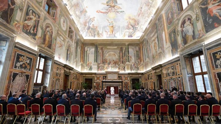 Папа поліцейським: потрібні люди, які дбають про мир не словами, а вчинками Папа поліцейським: потрібні люди, які дбають про мир не словами, а вчинками