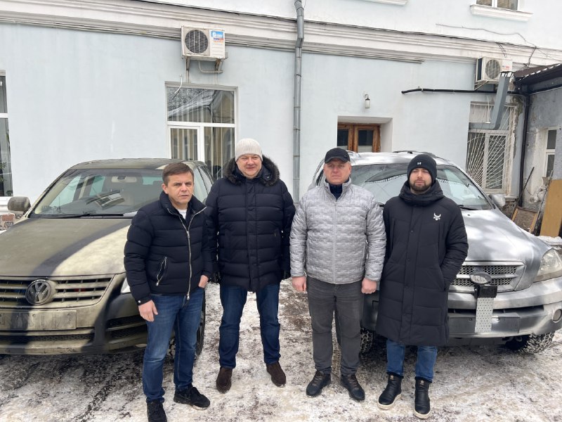 Сьогодні вдруге за тиждень передаємо спільно з Гуманітарним Хабом «Житомир» гуманітарну допомогу – автомобілі для працівників Служби безпеки України Сьогодні вдруге за тиждень передаємо спільно з Гуманітарним Хабом «Житомир» гуманітарну допомогу – автомобілі для працівників Служби безпеки України
