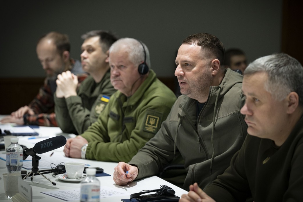 Андрій Єрмак поінформував сенаторів США про ситуацію на фронті та посилення української армії Андрій Єрмак поінформував сенаторів США про ситуацію на фронті та посилення української армії