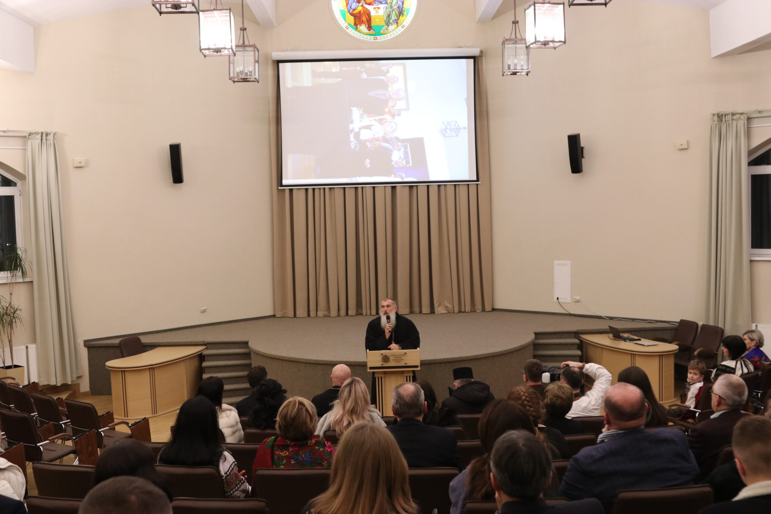 Близько пів мільйона гривень зібрали на&nbsp;цьогорічній &laquo;Різдвяній просфорі&raquo; для стипендій семінаристам