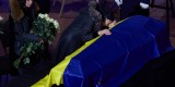 Президент і перша леді взяли участь у церемонії прощання з очільником та працівниками МВС, які загинули внаслідок авіакатастрофи у Броварах Президент і перша леді взяли участь у церемонії прощання з очільником та працівниками МВС, які загинули внаслідок авіакатастрофи у Броварах