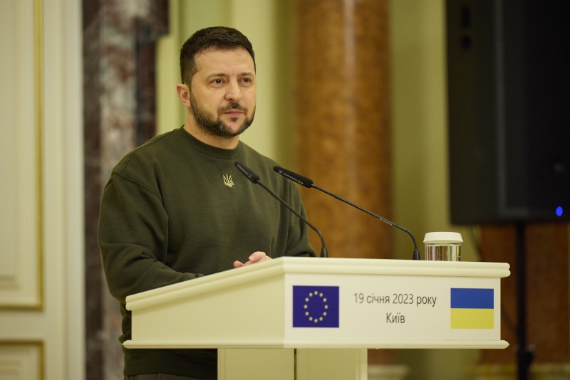 Проти тисяч танків РФ недостатньо лише мужності й мотивації українських воїнів – потрібна відповідна кількість зброї – Володимир Зеленський Проти тисяч танків РФ недостатньо лише мужності й мотивації українських воїнів – потрібна відповідна кількість зброї – Володимир Зеленський