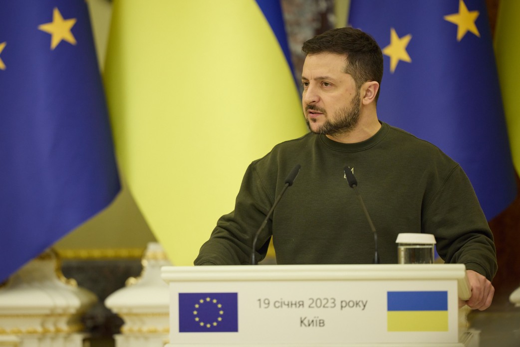 Проти тисяч танків РФ недостатньо лише мужності й мотивації українських воїнів – потрібна відповідна кількість зброї – Володимир Зеленський Проти тисяч танків РФ недостатньо лише мужності й мотивації українських воїнів – потрібна відповідна кількість зброї – Володимир Зеленський