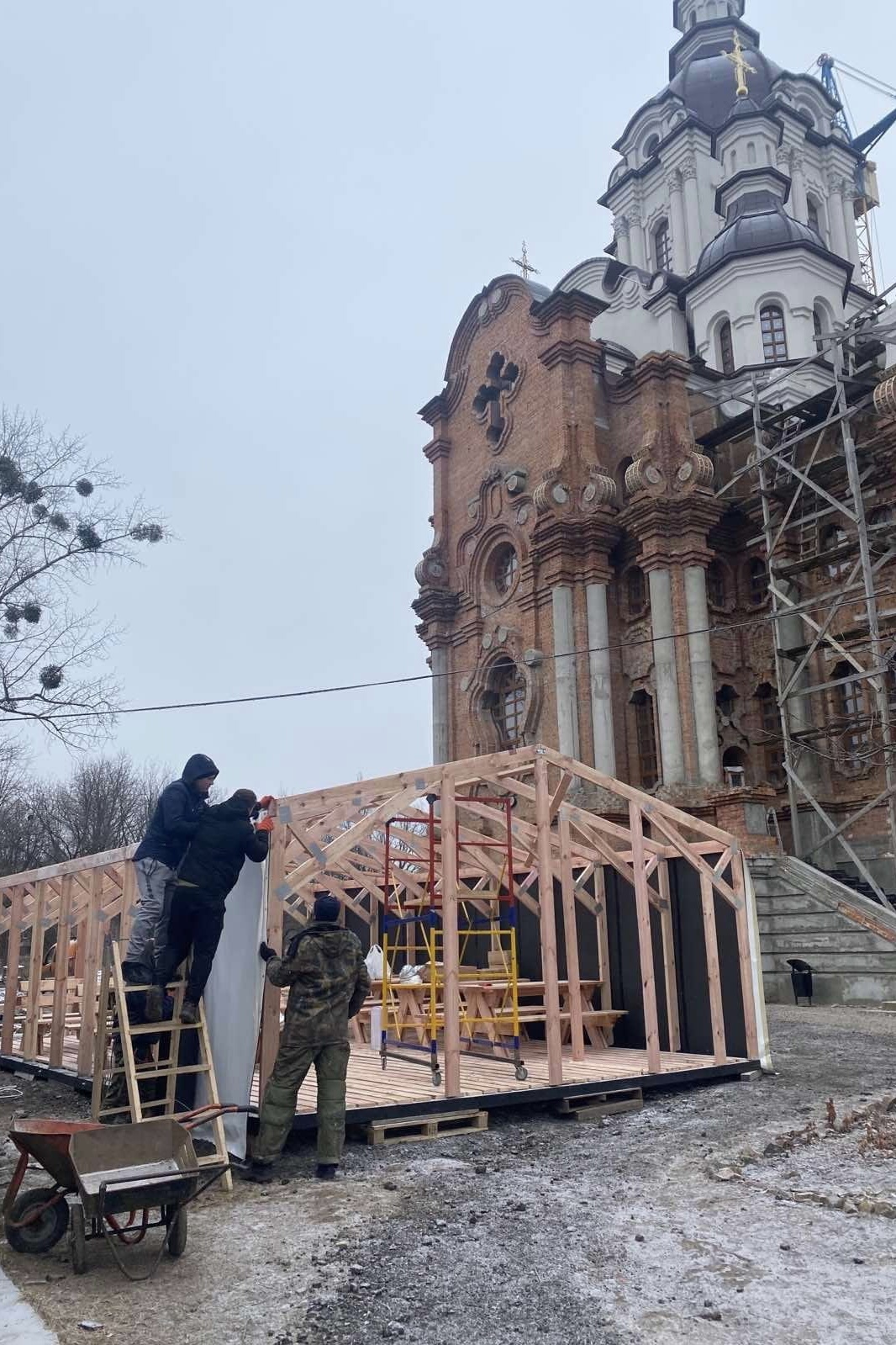 Пункт незламності відкрили в Харкові при катедральному соборі Святого Миколая