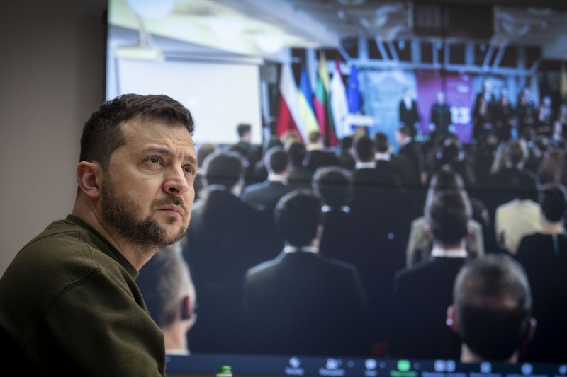 Україні потрібно більше фахівців із європейських справ, які захищатимуть європейські цінності – Президент під час спілкування зі студентами та викладачами Коледжу Європи Україні потрібно більше фахівців із європейських справ, які захищатимуть європейські цінності – Президент під час спілкування зі студентами та викладачами Коледжу Європи