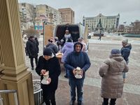 В Ірпені вже вдруге роздали гарячі обіди для потребуючих В Ірпені вже вдруге роздали гарячі обіди для потребуючих