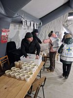 В Ірпені вже вдруге роздали гарячі обіди для потребуючих В Ірпені вже вдруге роздали гарячі обіди для потребуючих