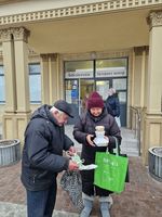 В Ірпені вже вдруге роздали гарячі обіди для потребуючих В Ірпені вже вдруге роздали гарячі обіди для потребуючих